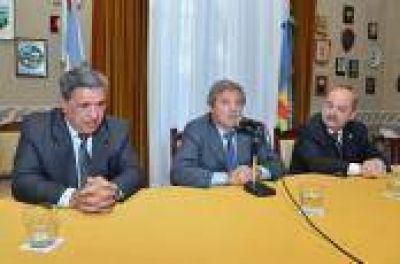 Diputados firm� convencio para la construcci�n de un Centro de Estudios en Berisso 