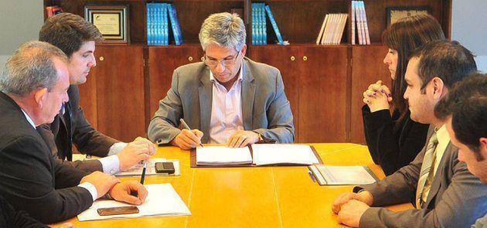 El gobernador firm� el decreto de adjudicaci�n para construir mil viviendas en la ciudad San Luis