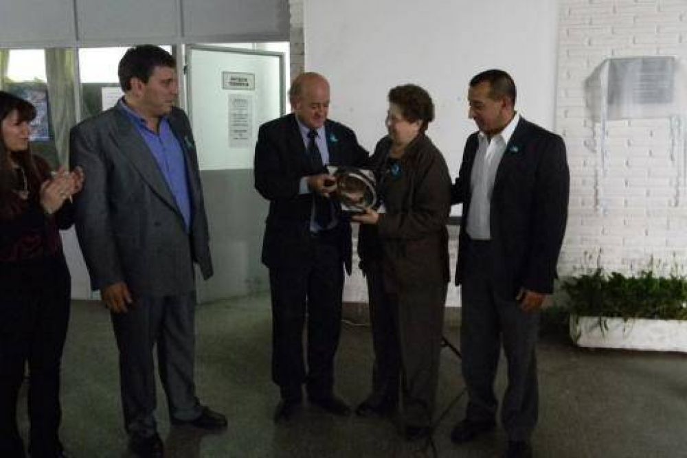 Salud homenajeo al Dr. Carlos Bravo por su trabajo incansable contra el Chagas en la provincia