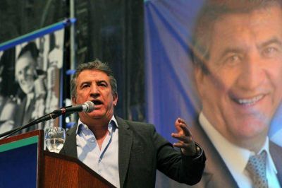 Urribarri recibi� en Buenos Aires el apoyo de sindicatos