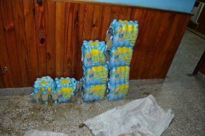 Robaron agua saborizada de la escuela Nazareth y uno fue detenido