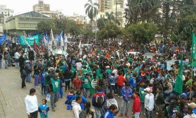 Segunda jornada del Paro de la Intersindical de Jujuy: masiva movilizaci�n contra el gobierno de un cada vez m�s d�bil y ausente Eduardo Fellner