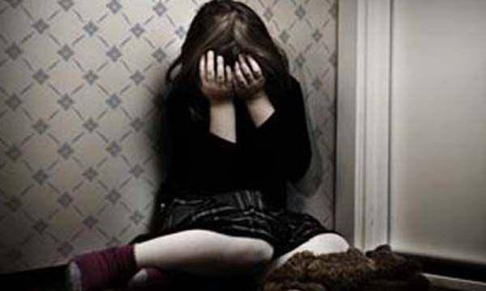 Desgarrador: Su padre la viol� durante a�os y ahora la amenaz� de muerte 