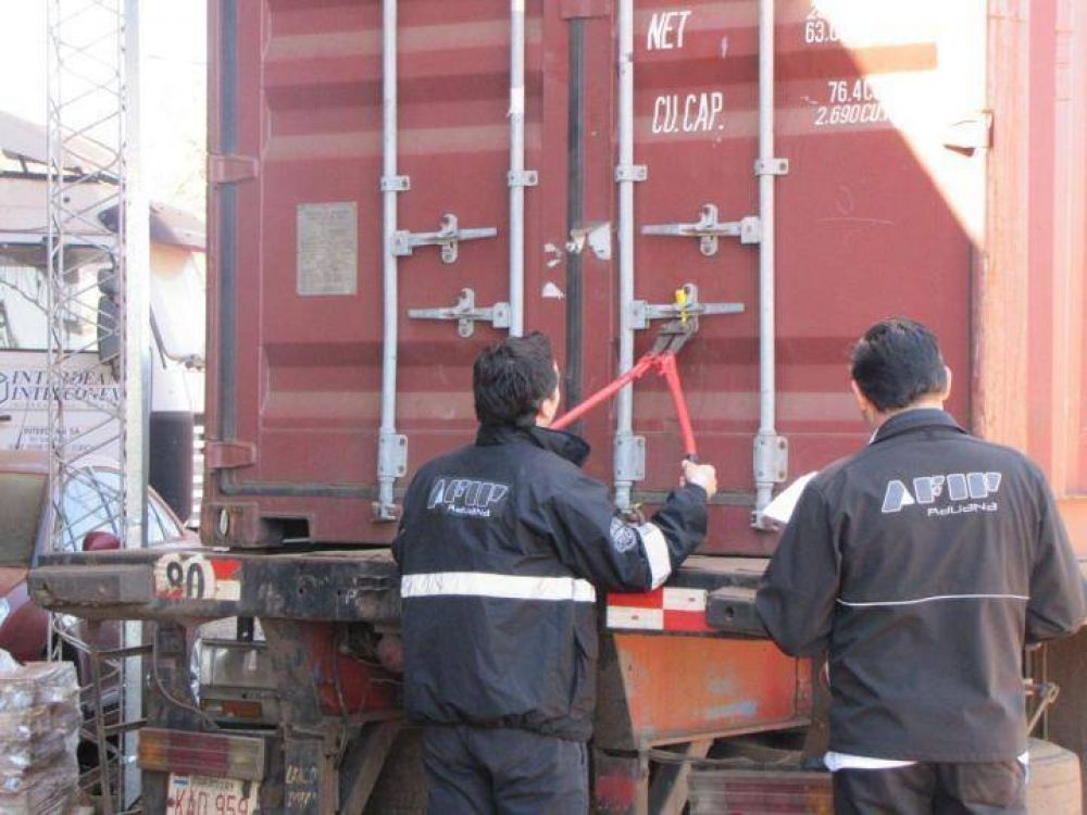 El Hombre Ara�a, Superman y Capit�n Am�rica, retenidos en el puente Posadas-Encarnaci�n