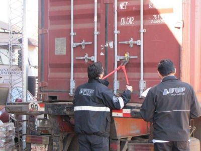 El Hombre Ara�a, Superman y Capit�n Am�rica, retenidos en el puente Posadas-Encarnaci�n