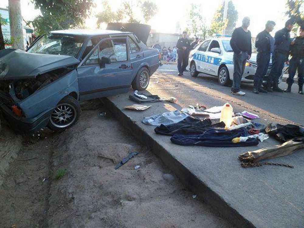 Tras una persecuci�n policial, tres hombres chocaron y fueron arrestados
