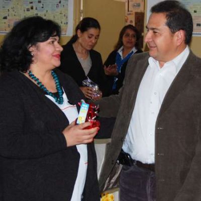 Casas y Flores anticiparon el saludo a los maestros de la Provincia