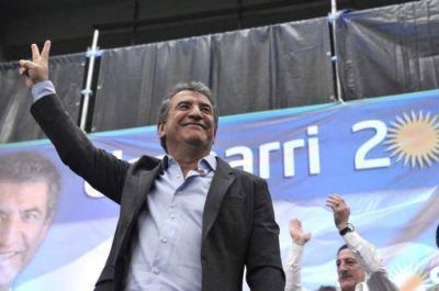 Urribarri recibi� el apoyo de sindicatos y de Julio De Vido para su precandidatura presidencial