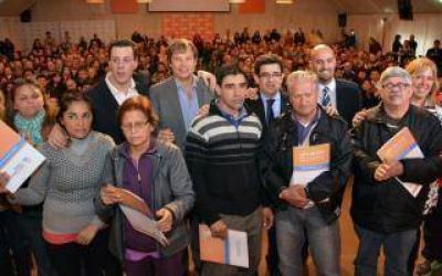 Arl�a entreg� 260 escrituras a vecinos de Almirante Brown