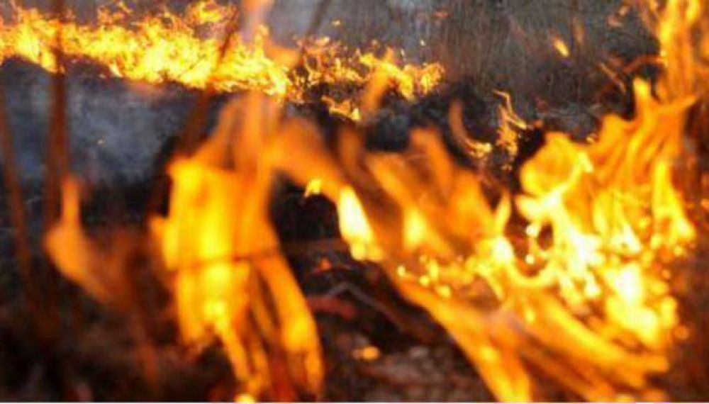 Controlan incendios en Valle Escondido y en la Variante Costa Azul