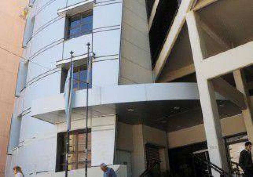 Denunciar�n a los m�dicos que trabajan con un �plus� 