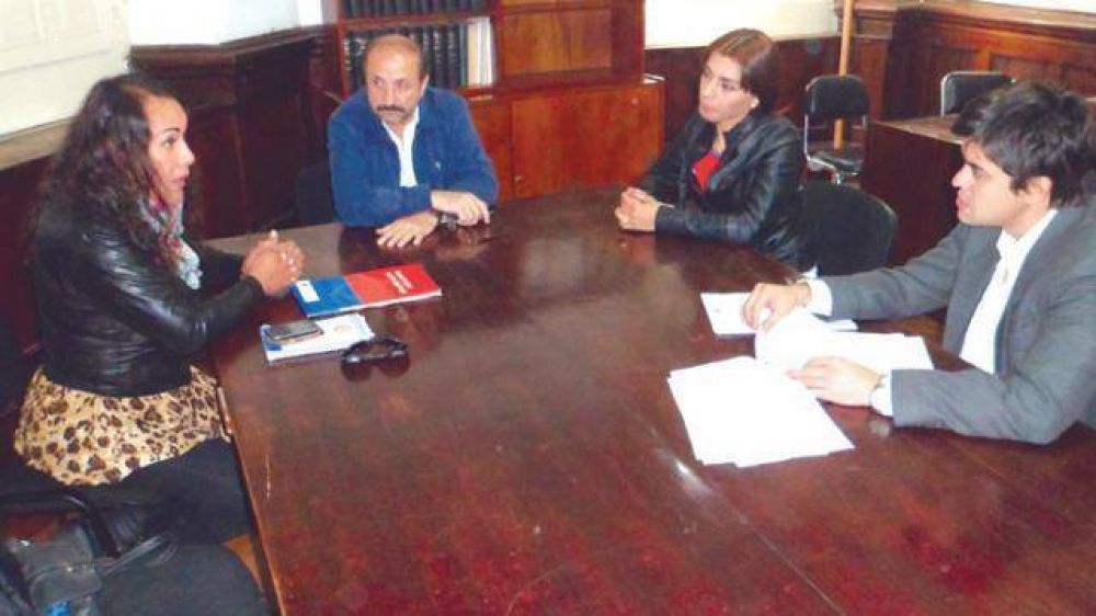 Plantean una cooperativa textil como alternativa laboral para prostitutas trans