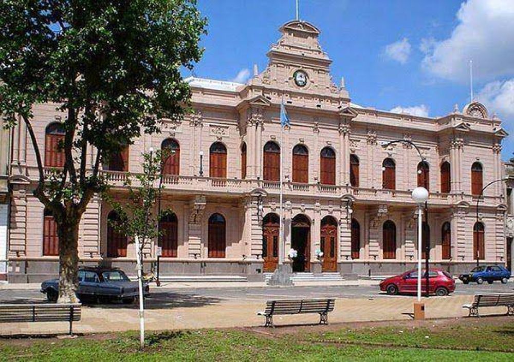 Municipales fueron recibidos por el Ejecutivo por pedido de aumento