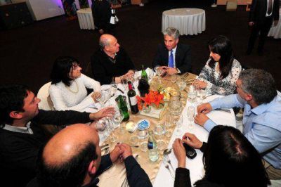Poggi cen� con representantes de Municipios Tur�sticos