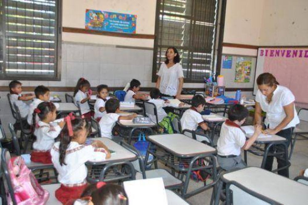 Destacan beneficios desde que se elimin� la repitencia en 1� grado