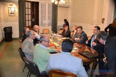 El Gobierno cambia de estrategia y busca convertir en ley el destino del punto extra