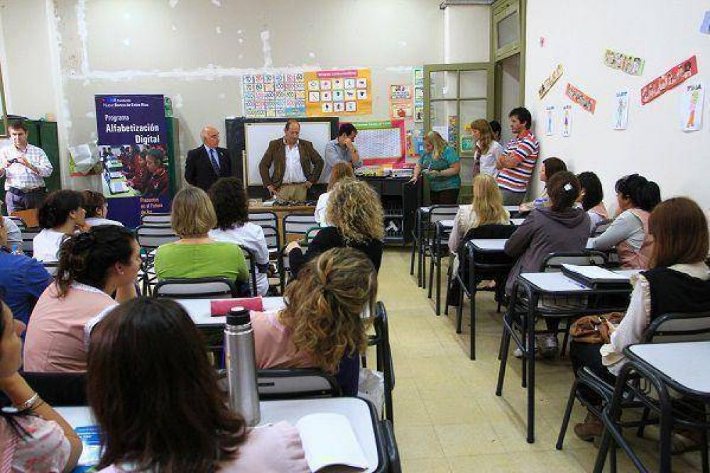 Fundaci�n Nuevo Banco de Entre R�os equip� escuelas con aulas digitales