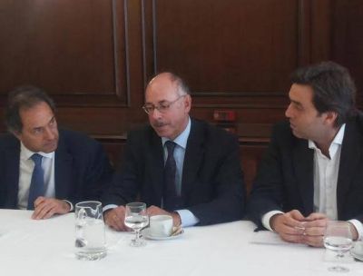 Scioli y Boto reunidos con empresarios de la Industria automotriz