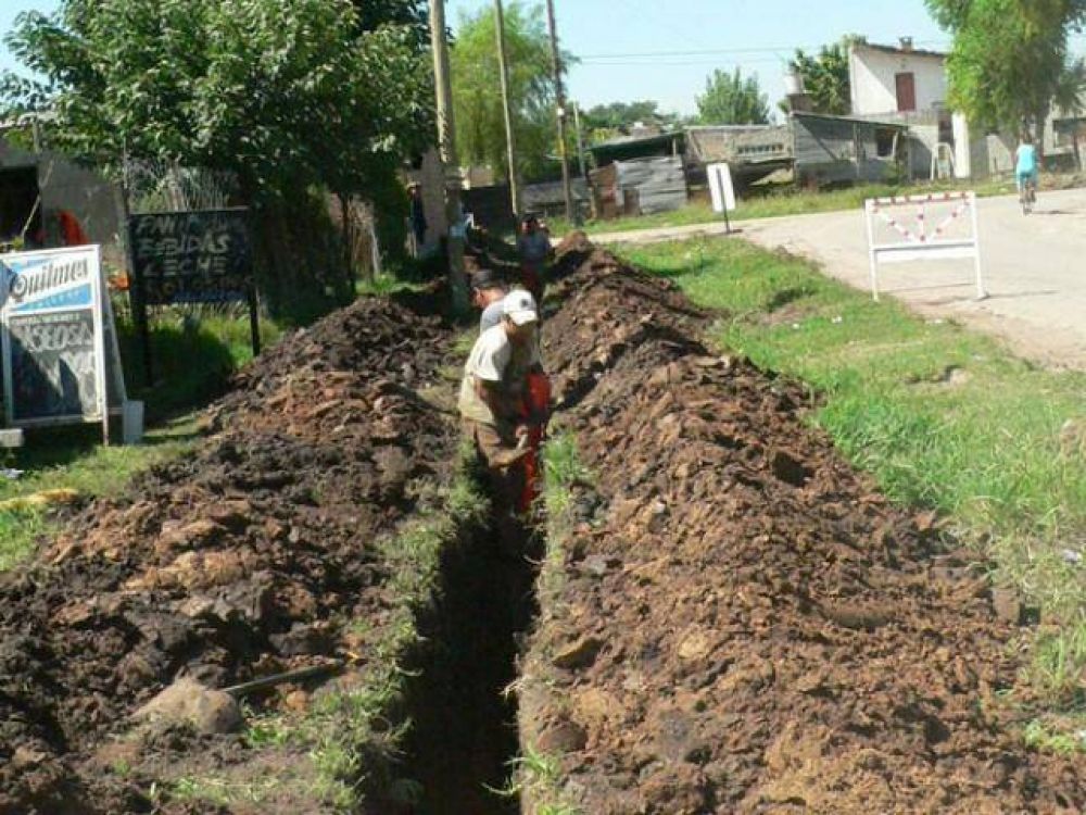 Florencio Varela: Se ampl�a la red de agua