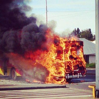 Un colectivo de la L�nea 202 se prendi� fuego tras un desperfecto mec�nico