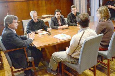El intendente recibi� a los desarrolladores de dispositivo contra el mon�xido de carbono