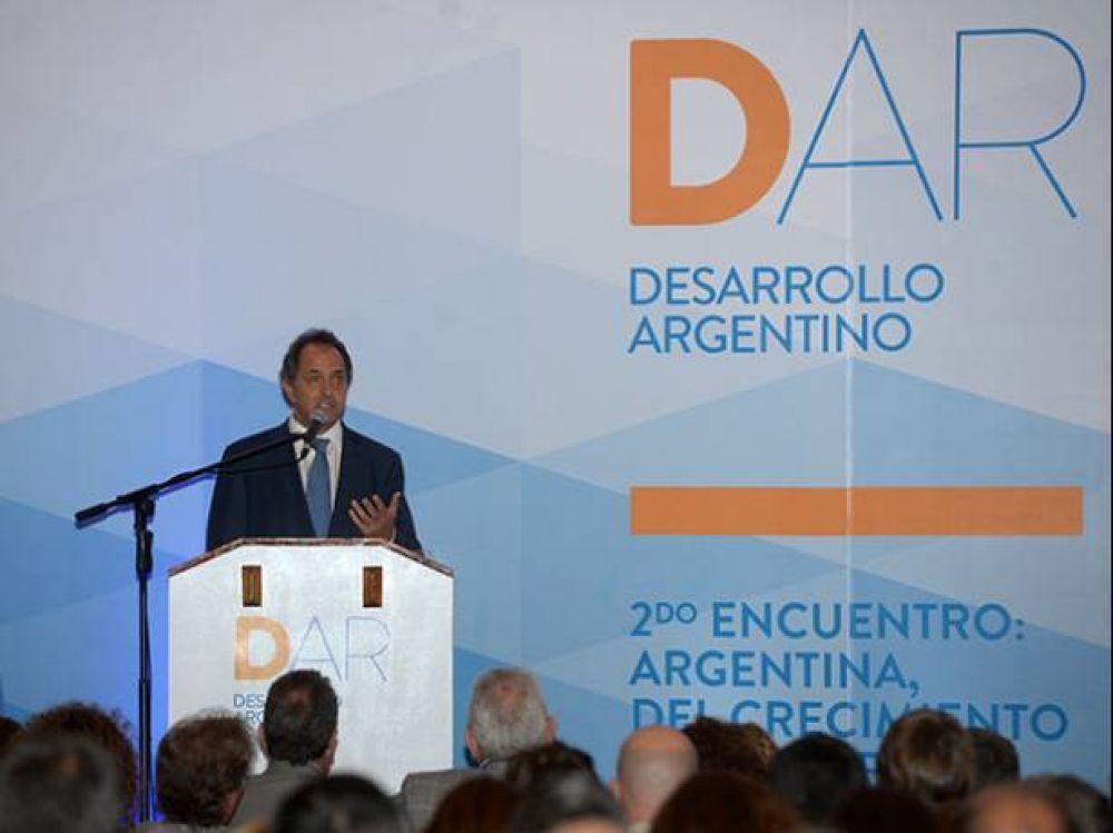 Scioli critic� a Macri en su visita a Mendoza y elogi� a P�rez