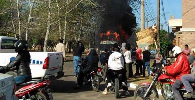 Colectivo de transportes Olta se inciner� en la zona Sur