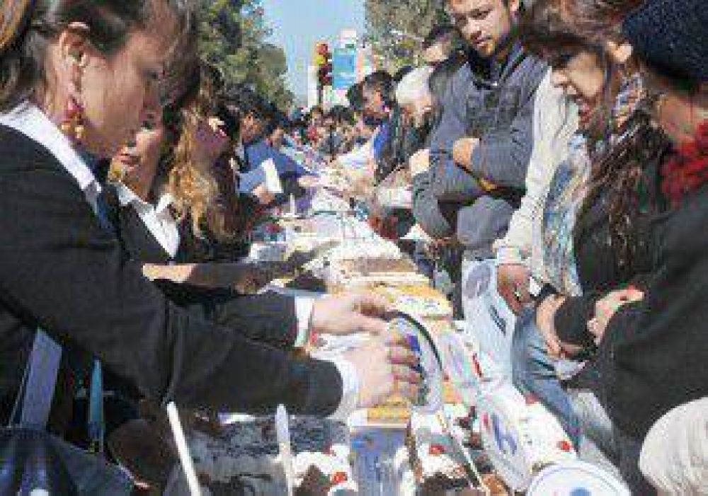 Los festejos arrancaron con m�s de 170 tortas 