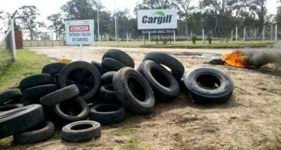 Camioneros contin�a con bloqueo a Cargill