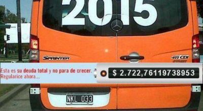 Ins�lito: En plena campa�a contra los morosos, Scioli se evade a s� mismo