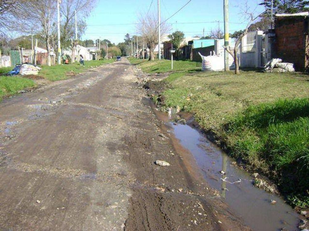  Vecinos del barrio General San Mart�n piden asfalto y cord�n cuneta