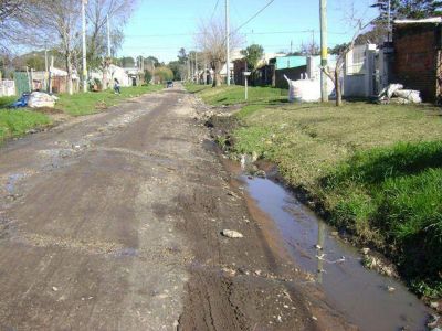  Vecinos del barrio General San Mart�n piden asfalto y cord�n cuneta