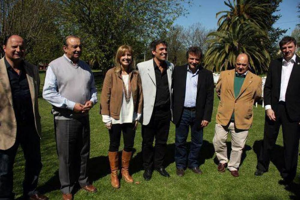 Gustavo Pulti, la �Estrella Provincial�: Expuso sobre intendentes vecinalistas 