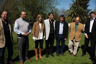 Gustavo Pulti, la �Estrella Provincial�: Expuso sobre intendentes vecinalistas 