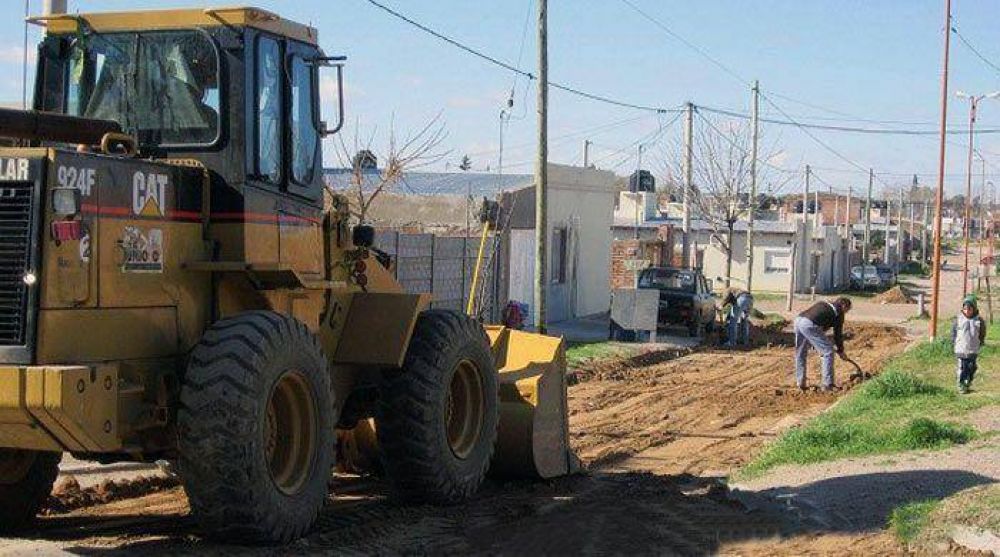 Cansados de esperar, vecinos pusieron plata y arreglaron calles