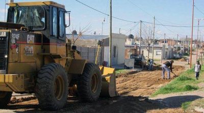 Cansados de esperar, vecinos pusieron plata y arreglaron calles