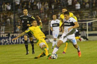 Los chicos de Troglio se brindaron por entero pero los errores los frustraron     