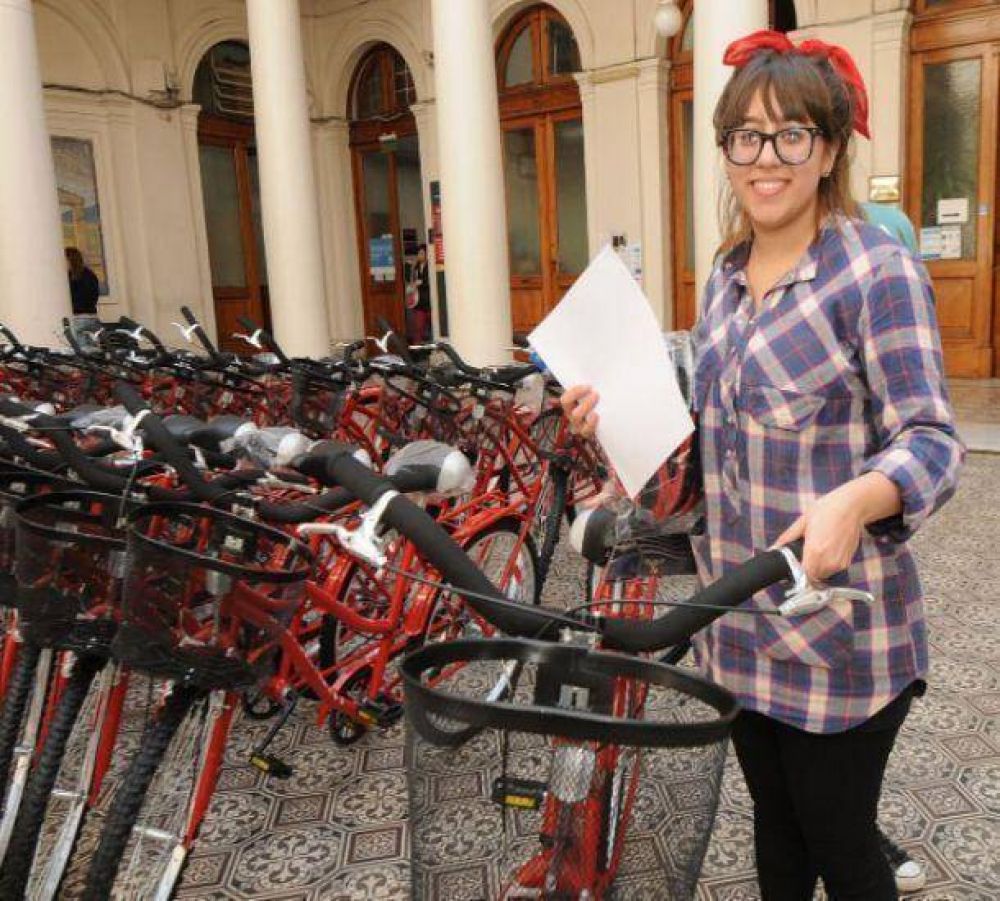 Ya se entregaron 550 bicicletas universitarias