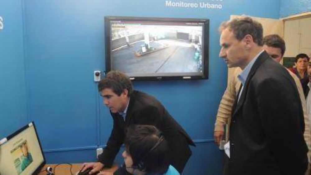 Extienden el sistema de c�maras en barrios de La Plata
