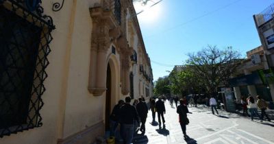 Jaur�a suelta frente a la compa��a