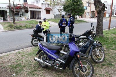 Al menos 60 motos retenidas en Paran�