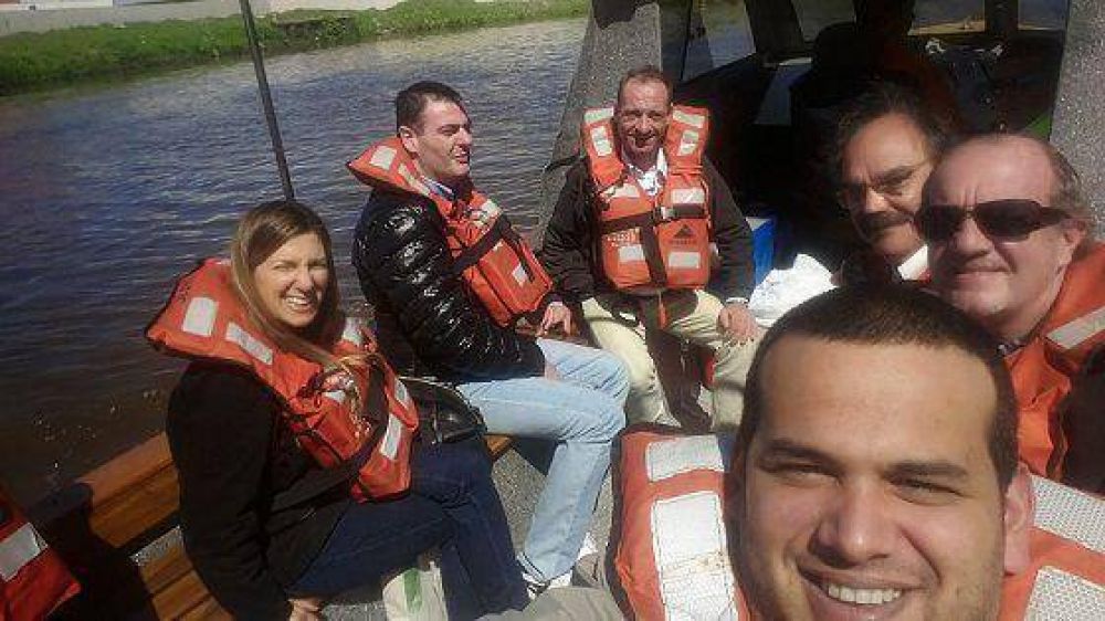 GRINDETTI RECORRIO EL RIACHUELO EN LANCHA JUNTO A LOS CONCEJALES MEDINA, RIVAS Y SCHIAVONE