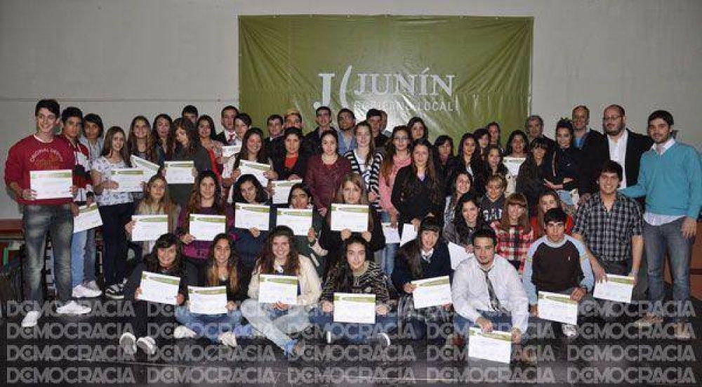 Premiaron a los mejores promedios de las escuelas secundarias de Jun�n