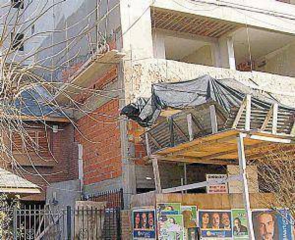 Lanzan intimaciones masivas para regularizar construcciones