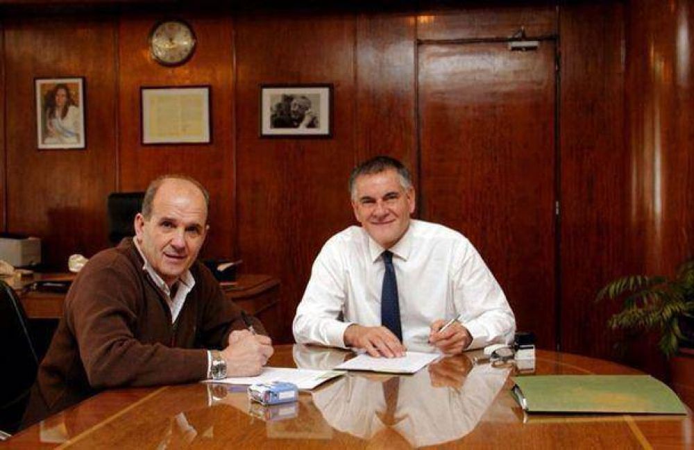 El Intendente firm� un convenio por las cooperativas de trabajo