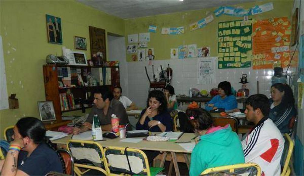 Comenz� el plan para finalizar estudios en el barrio La Loma