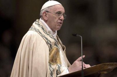Francisco cas� a 20 parejas, incluyendo a una madre soltera con un hombre con un matrimonio nulo