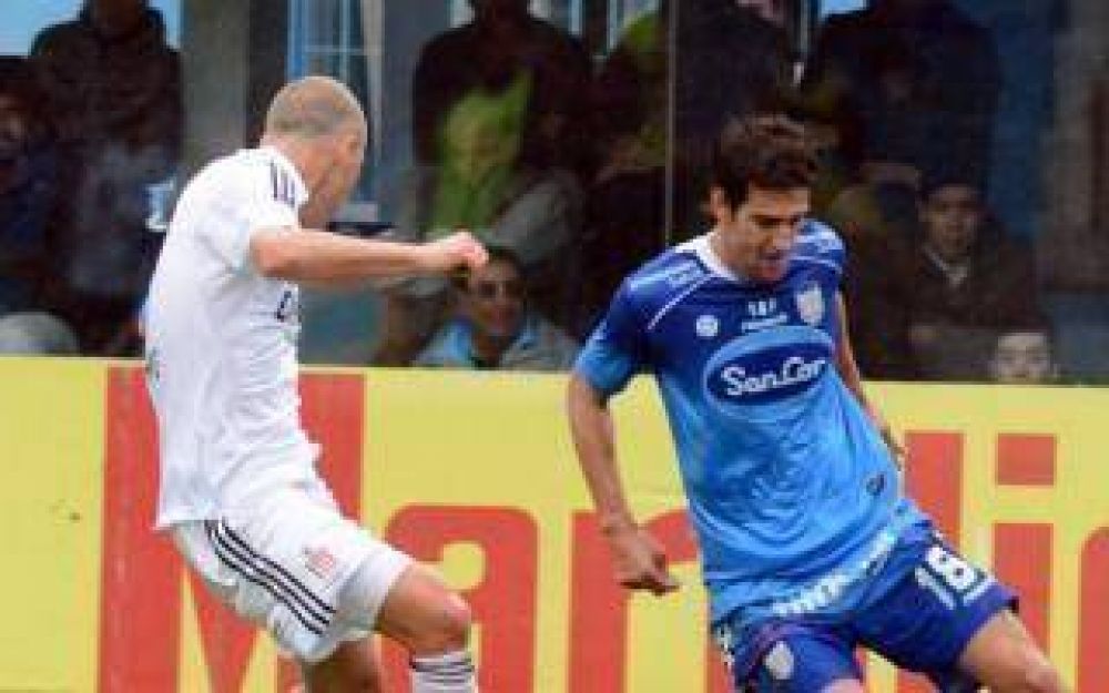 Con un penal inventado, Estudiantes perdi� en Rafaela