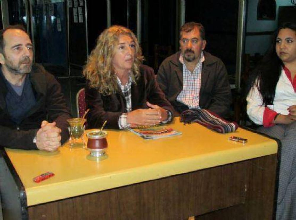 De la mano de Claudia y An�bal Rucci, el delasotismo desembarc� en La Plata
