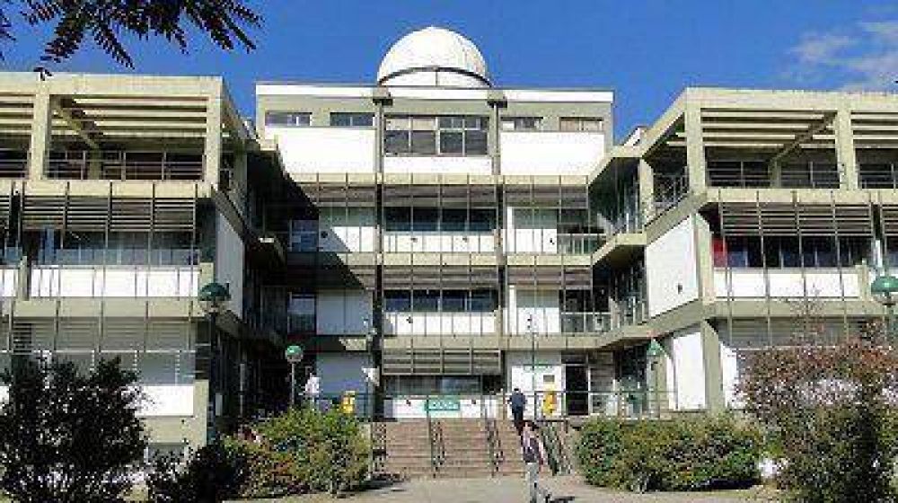 Alumnos de la UNSa denuncian que les prohibieron la entrada a una reuni�n en el Rectorado